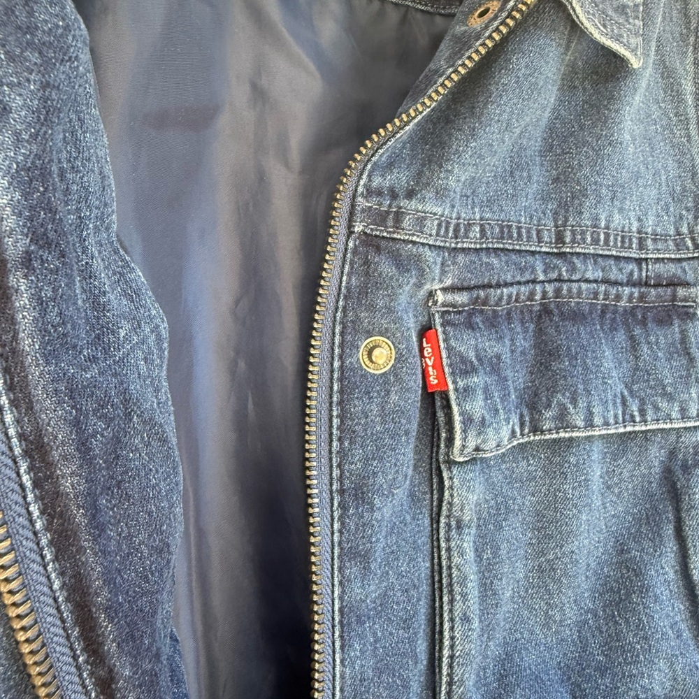 Levi's Women's Belted Denim Jacket - Picture 7 of 7